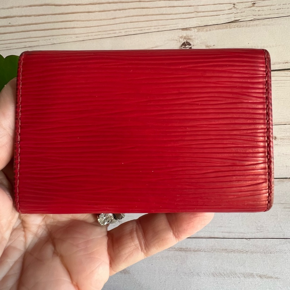 Louis Viutton Red Epi Key Holder - 6 Keys - Picture 2 of 15